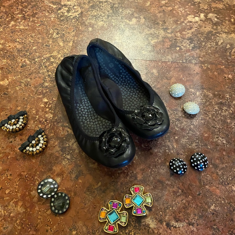 Lindsey Philips snap flats